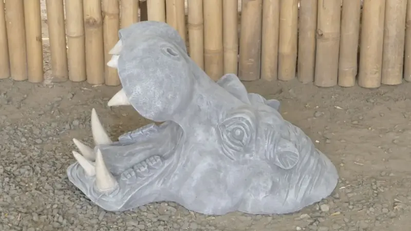 Artikelbild 2 des Artikels “Zuberi - Nilpferdkopf mit offenem Maul, 50cm L | Steinguss “